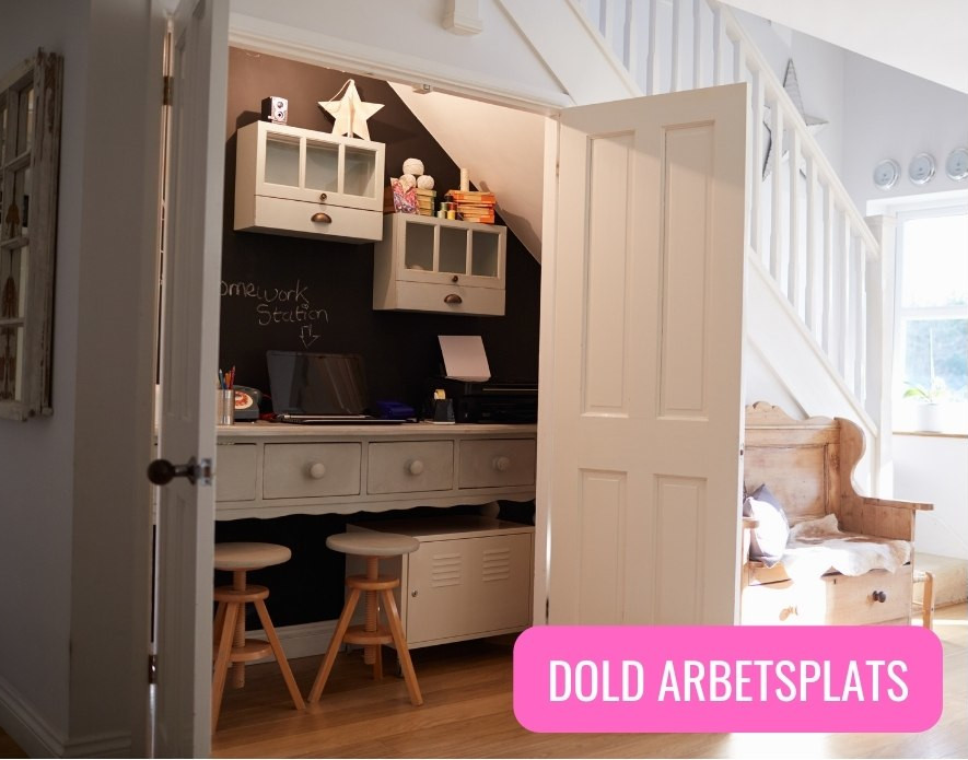 Kreativ lösning på dold arbetsplats med skrivbord och förvaring inbyggd i ett skåp